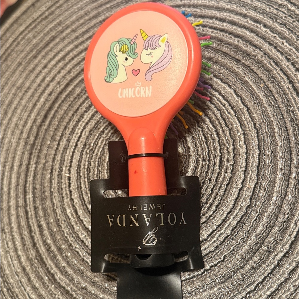 3/$10 girls hairbrush 🆕